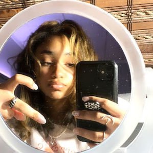 Meet your Posher, Niya